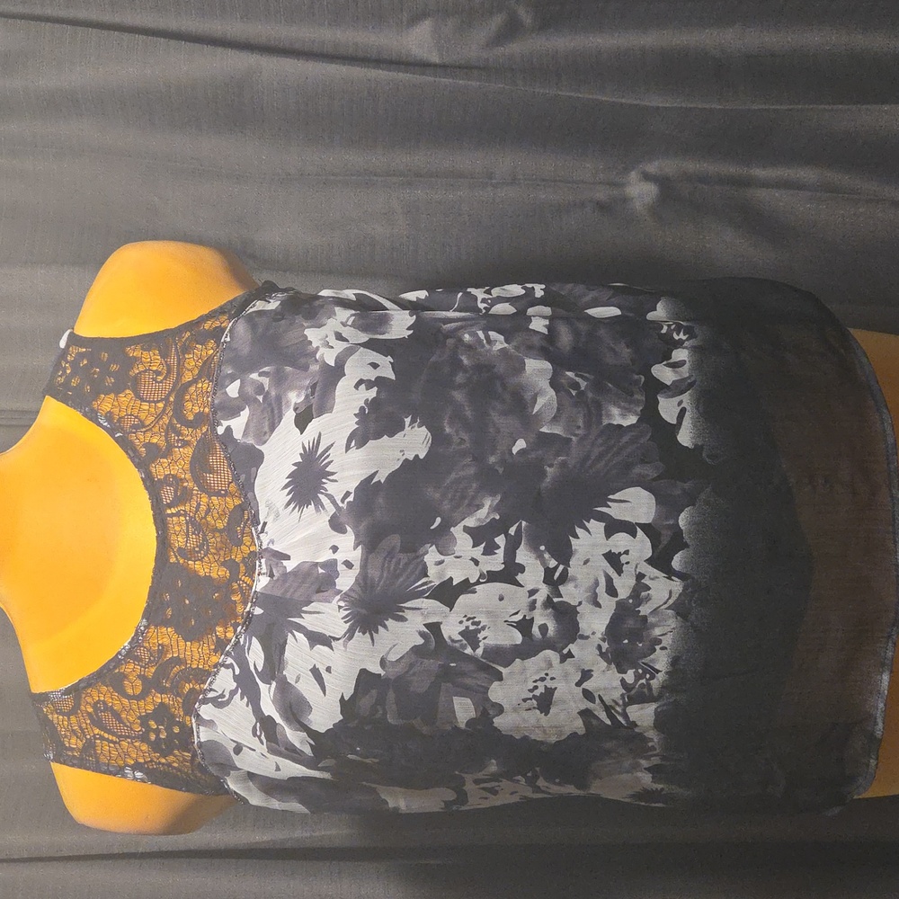 Dex: Women’s shirt